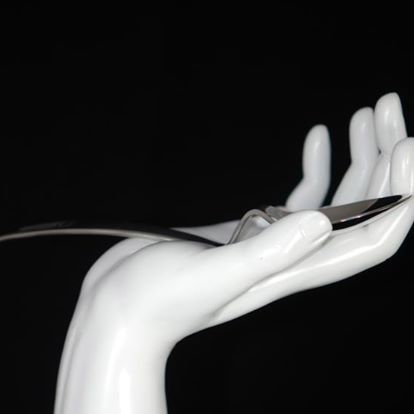 Hand and spoon statute
